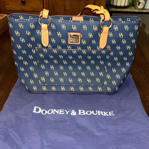 Borsa A Tracolla Dooney &amp; Bourke Gretta Barrel - Marrone T' Moro, Nuova Con Etichetta